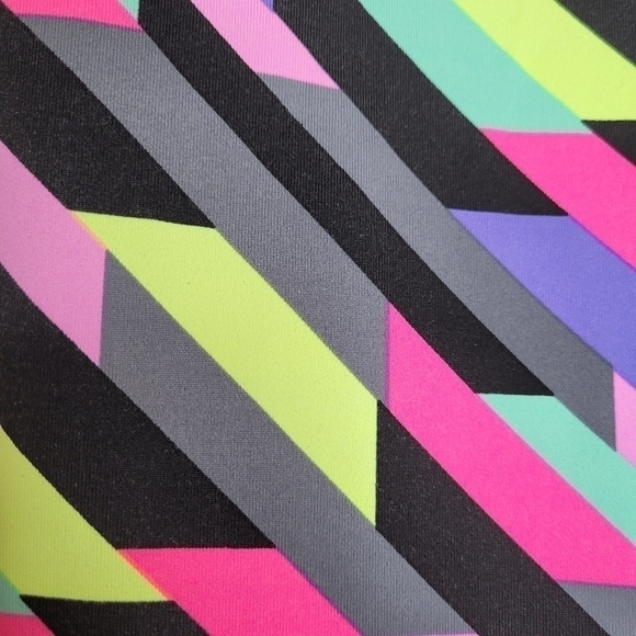 Victoria Secret Neon Capri Geo Print Tights - Picture 12 of 14